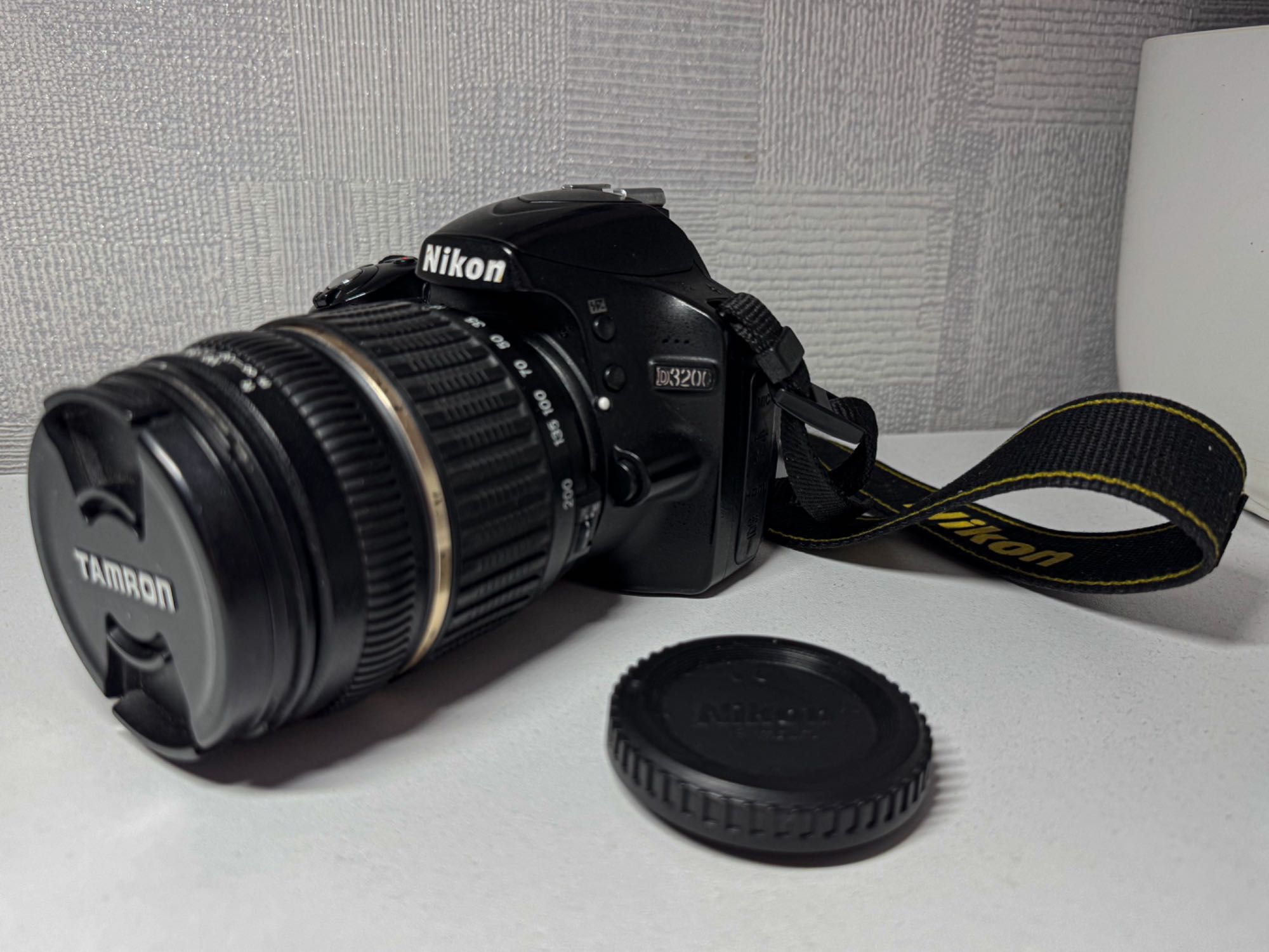 Nikon D3200 z obiektywem Tamron 18-200 mm