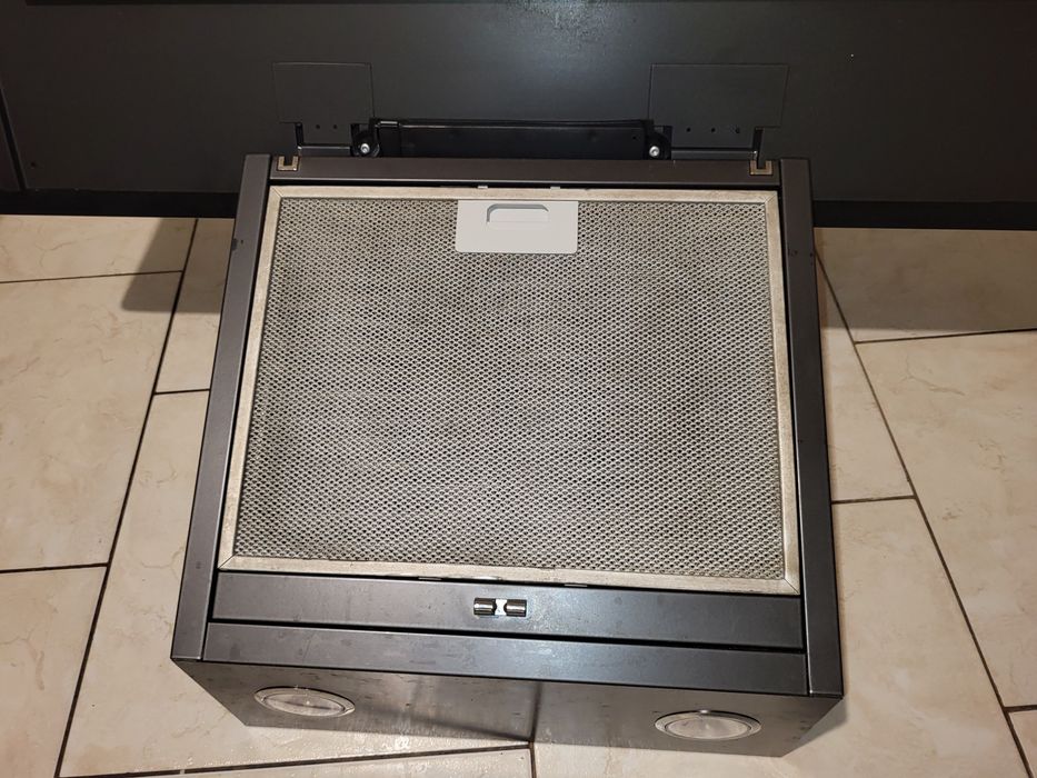 Okap ścienny WISE BL/A/90 czarne szkło