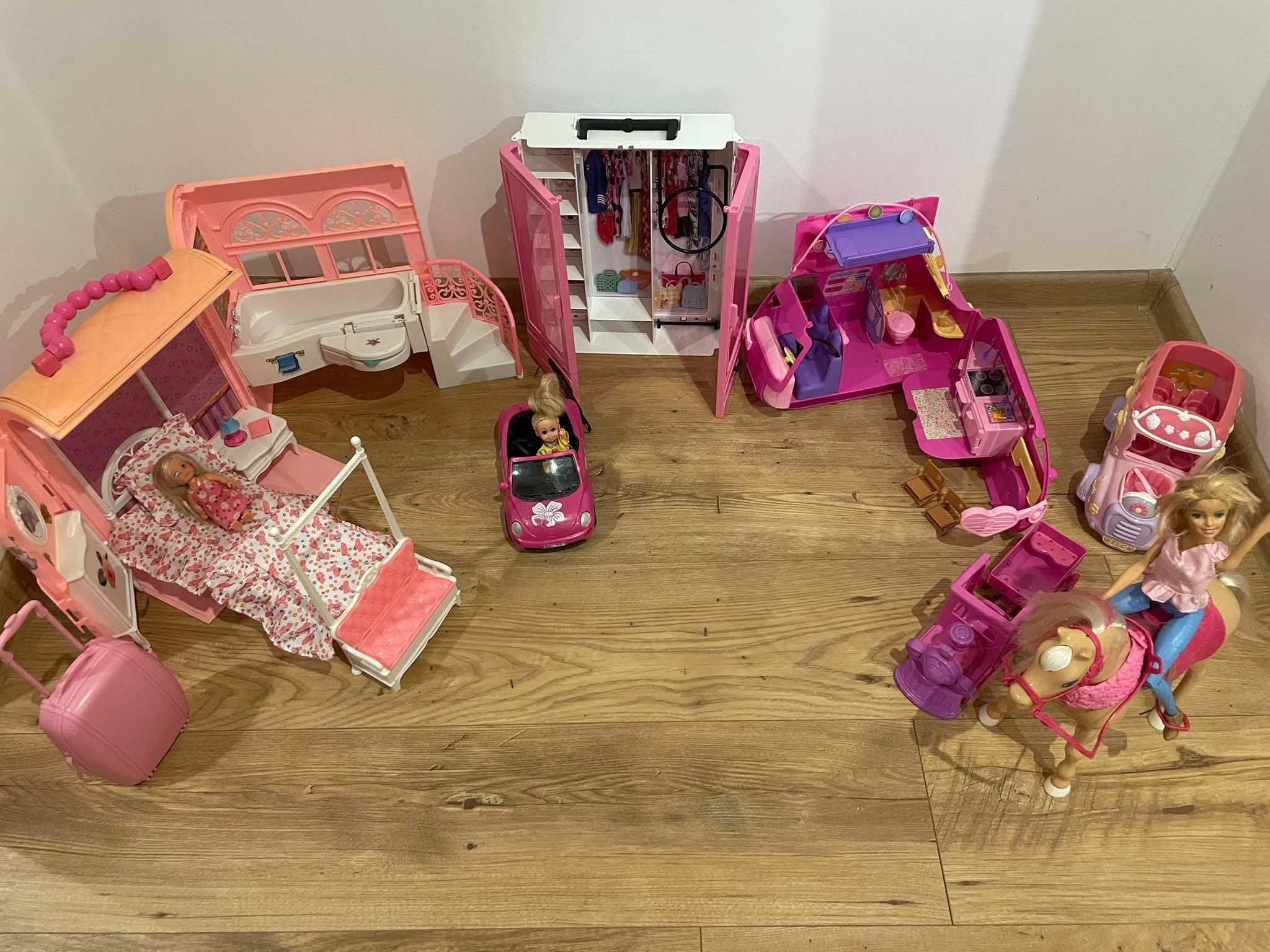 Zestaw Barbie. Kamper, szafa, koń itp