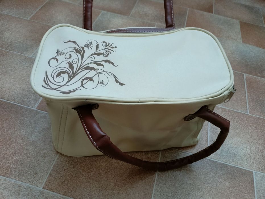 Kosmetyczka, kuferek beżowy