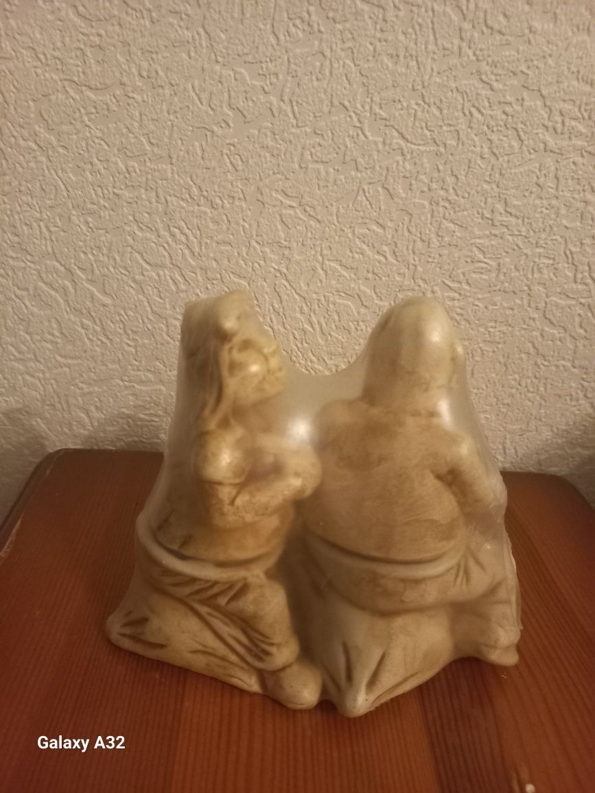Продам новый(запечатаный в плёнке)кухоный набор.Цена100 гривень.