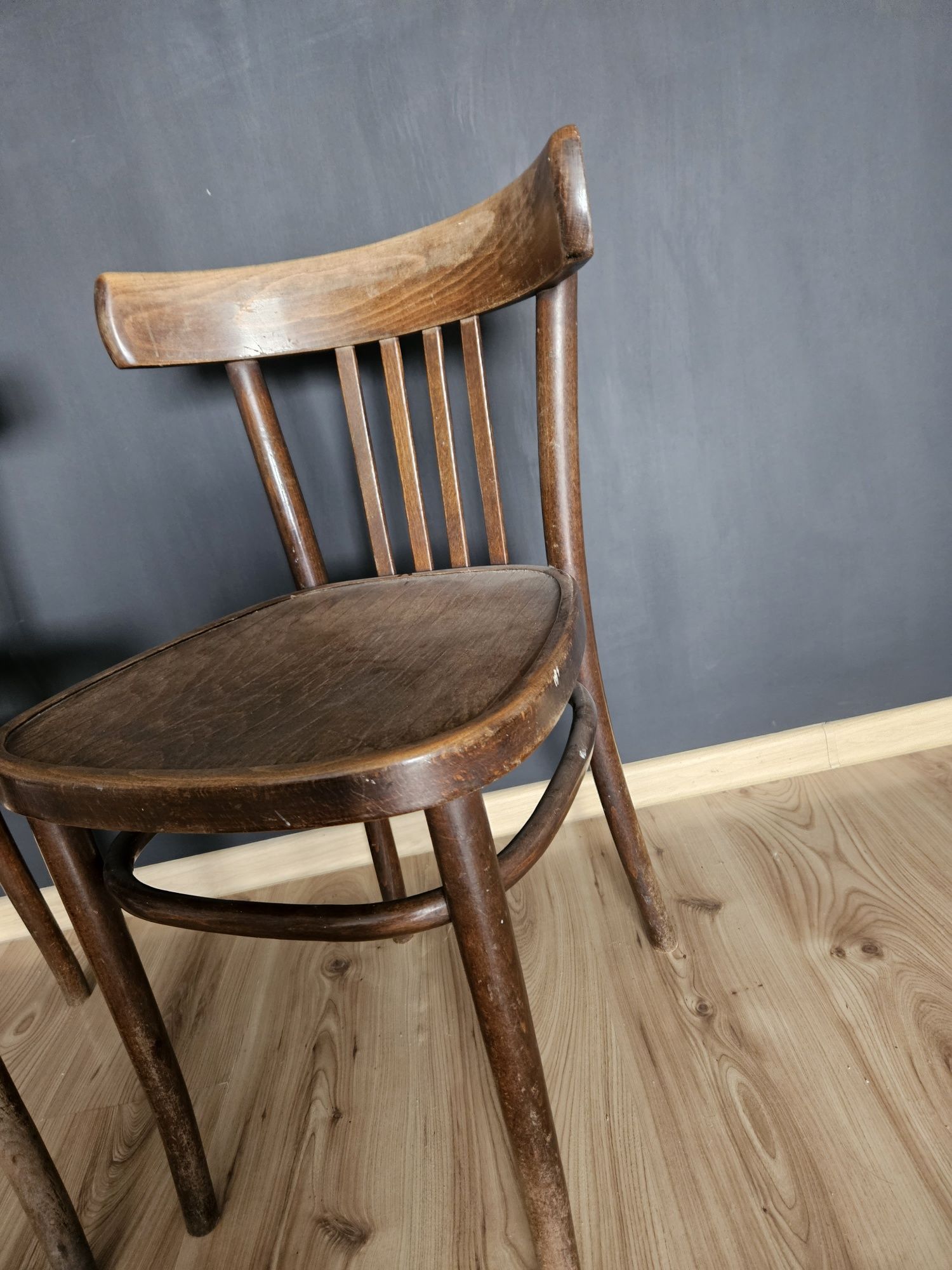 Krzesla prl do renowacji z orzecha