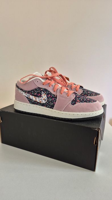 Оригінал з сертифікатом | Nike Air Jordan 1 Low SE Floral (GS) 39 EU