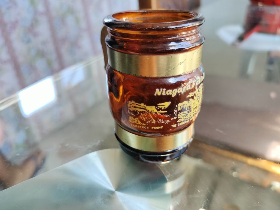 Rara caneca de cerveja de vidro marrom miniatura vintage