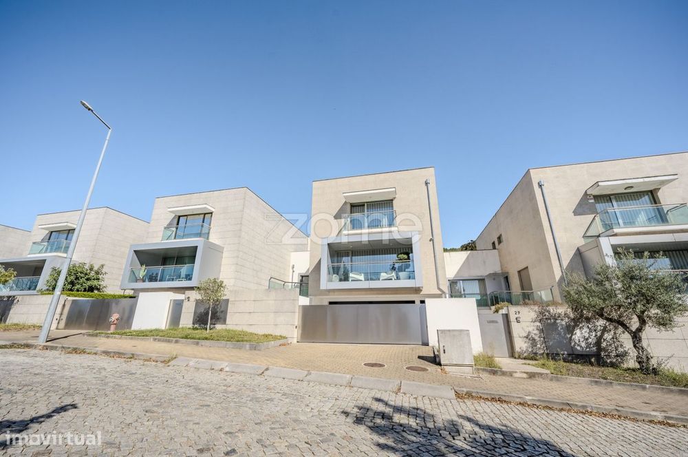 Moradia T3 com piscina em Nogueira- Braga