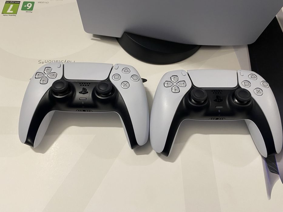 PlayStation 5(два геймпади-оригінальні)