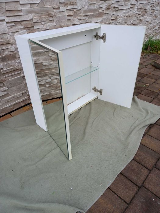 Apteczka łazienkowa / szafka wiszaca z lustrem