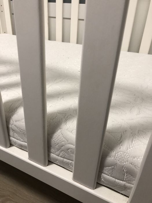 Łóżeczko niemowlęce z materacem