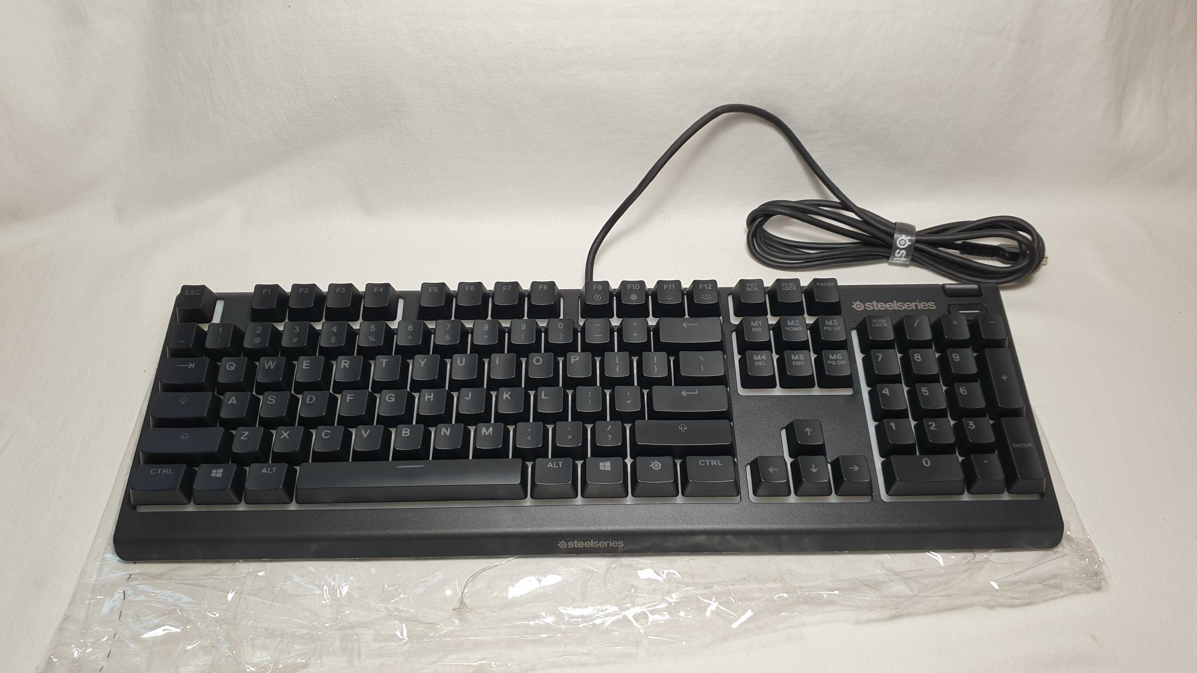 Klawiatura przewodowa Steelseries Apex 3 stan IDEALNY.