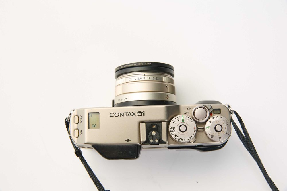 Contax g1 i obiektyw Zeiss 28mm aparat analogowy
