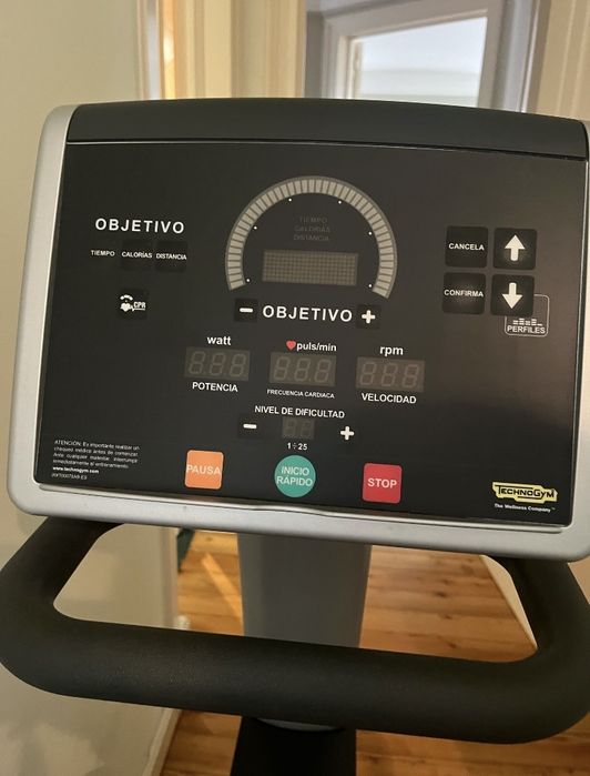 Bicicleta Technogym Artis Recline