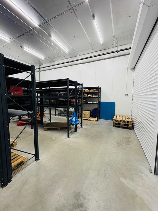 Продаж торгового місця на ринку Шувар, 80 м.кв., (є холодильник)