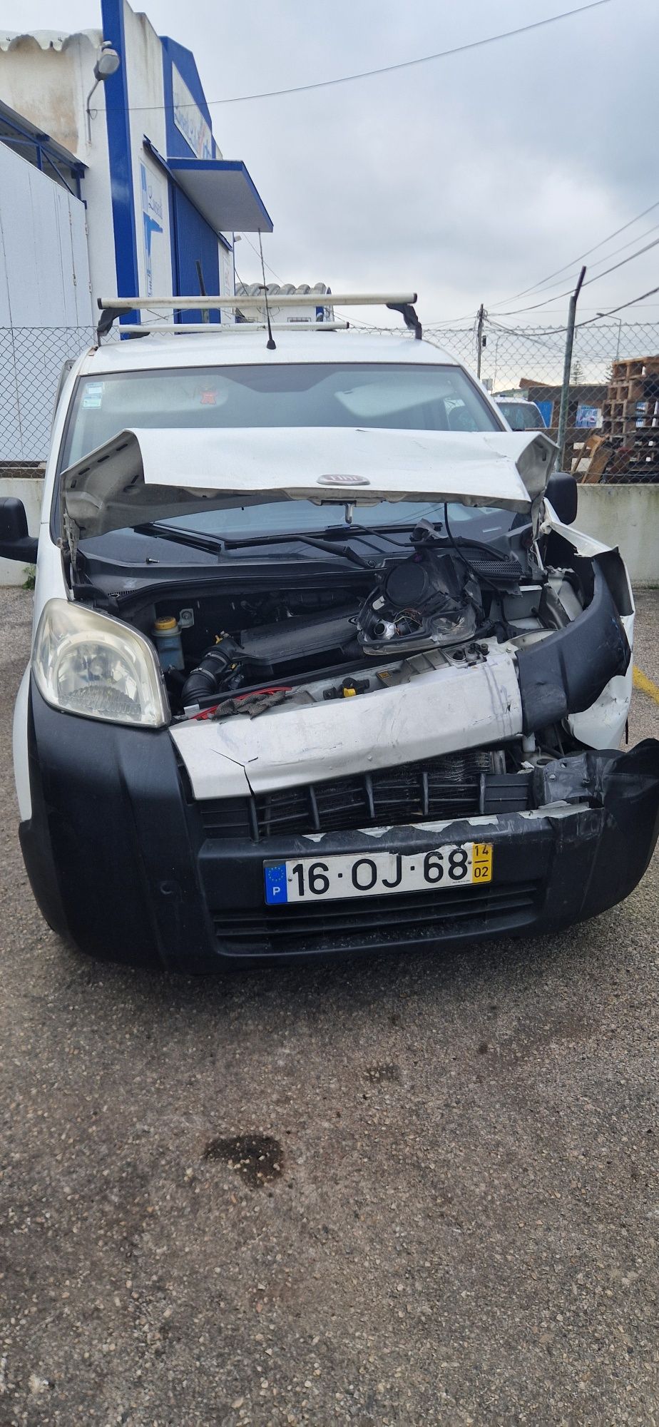 Fiat fiorino acidentado