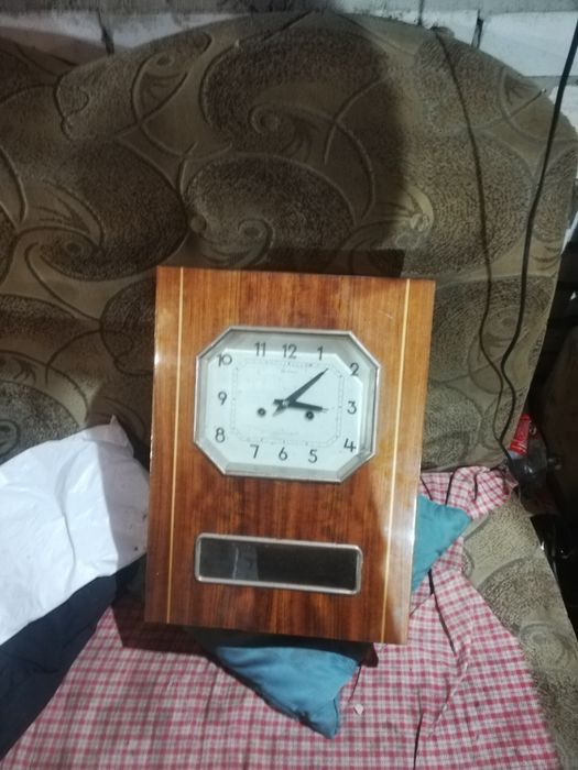 Годинник на стіну непрацює