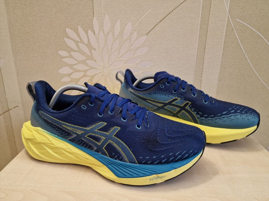 Чоловічі кросівки Asics Novablast 4 розмір 44