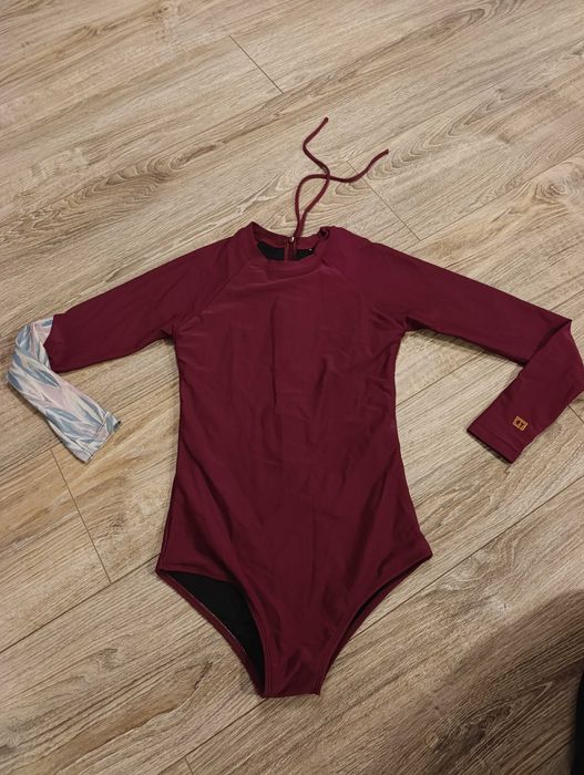 Kostium kąpielowy z długim rękawem