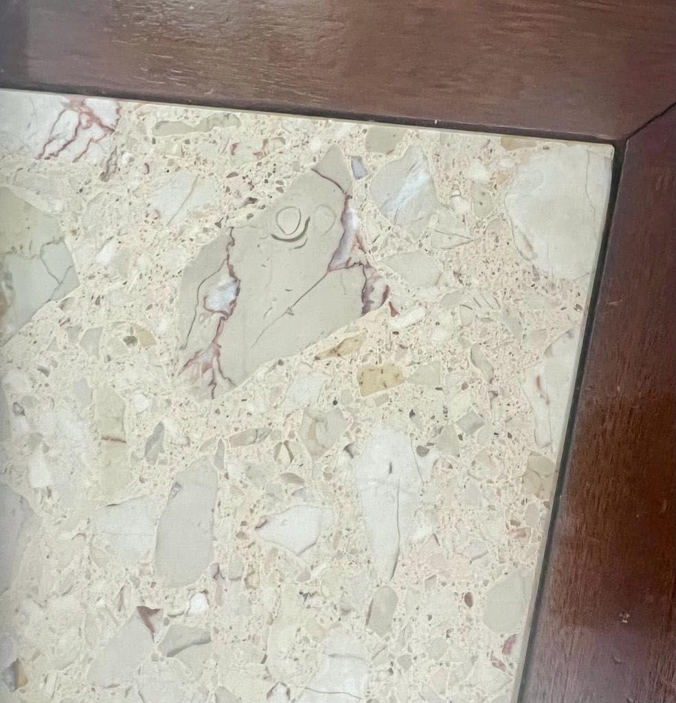 Mesa de centro de sala ( Mogno e mármore )