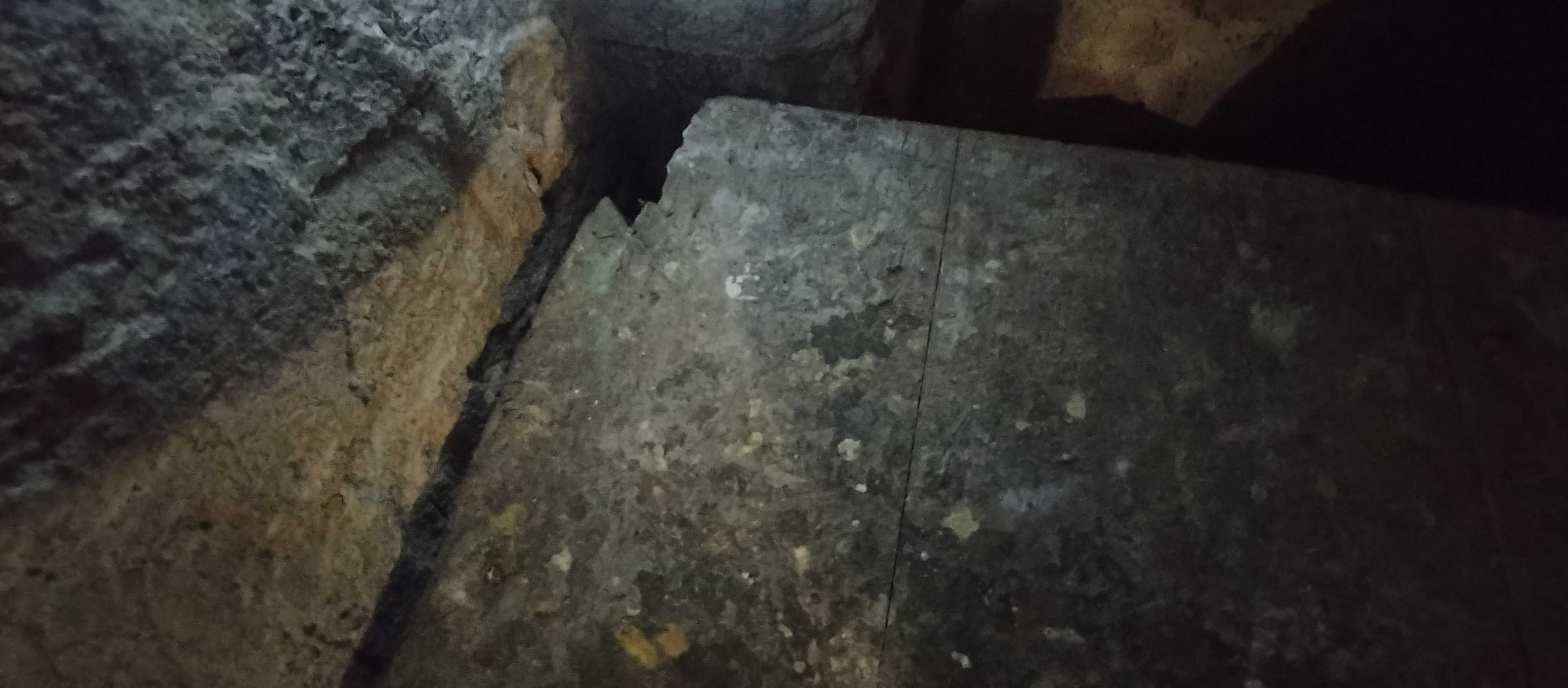 Stół z horroru lub zamku strachów