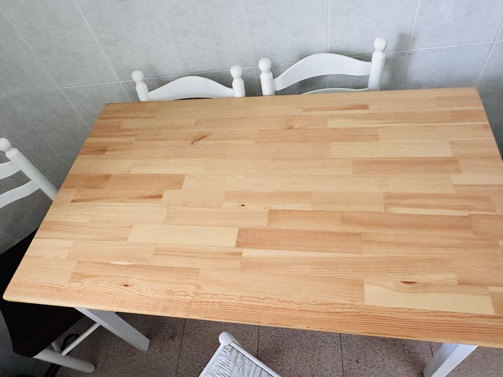 Mesa do IKEA semi-novo