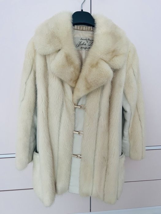 Норковая шуба, мех пушистый S