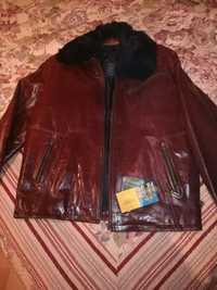 Стильная кожаная куртка с меховой подстёжкой и воротником