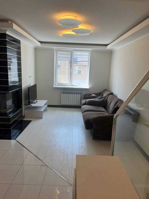 Продам 2-рівневу 2-кімнатну квартиру 90 м² з дизайнерским ремонтом