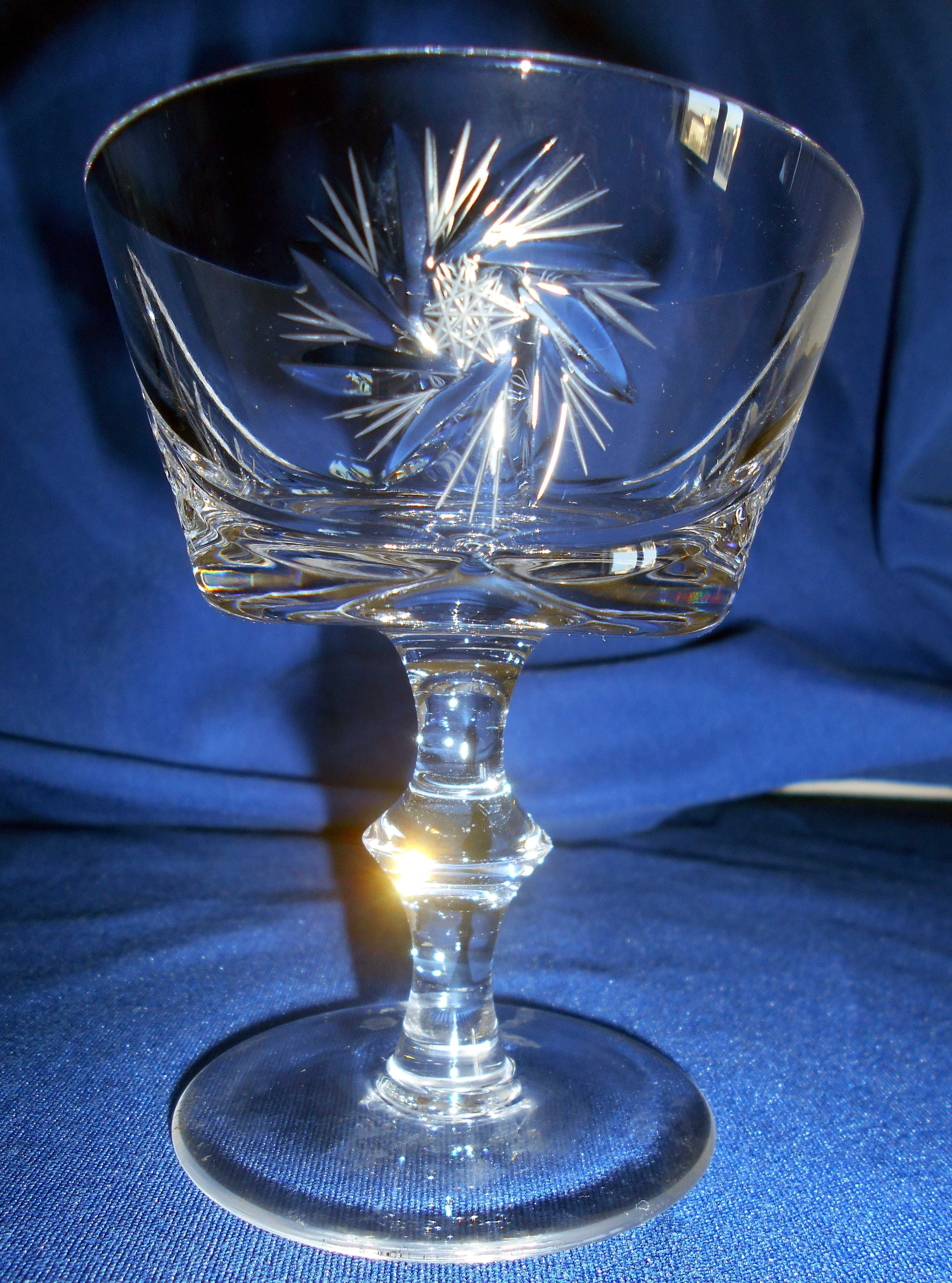 copos de cristal lapidados à mão