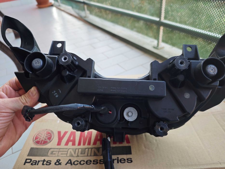 Optica mínimos e suporte piscas Frente, Tracer 9/GT/GT+  2021 a 2024.