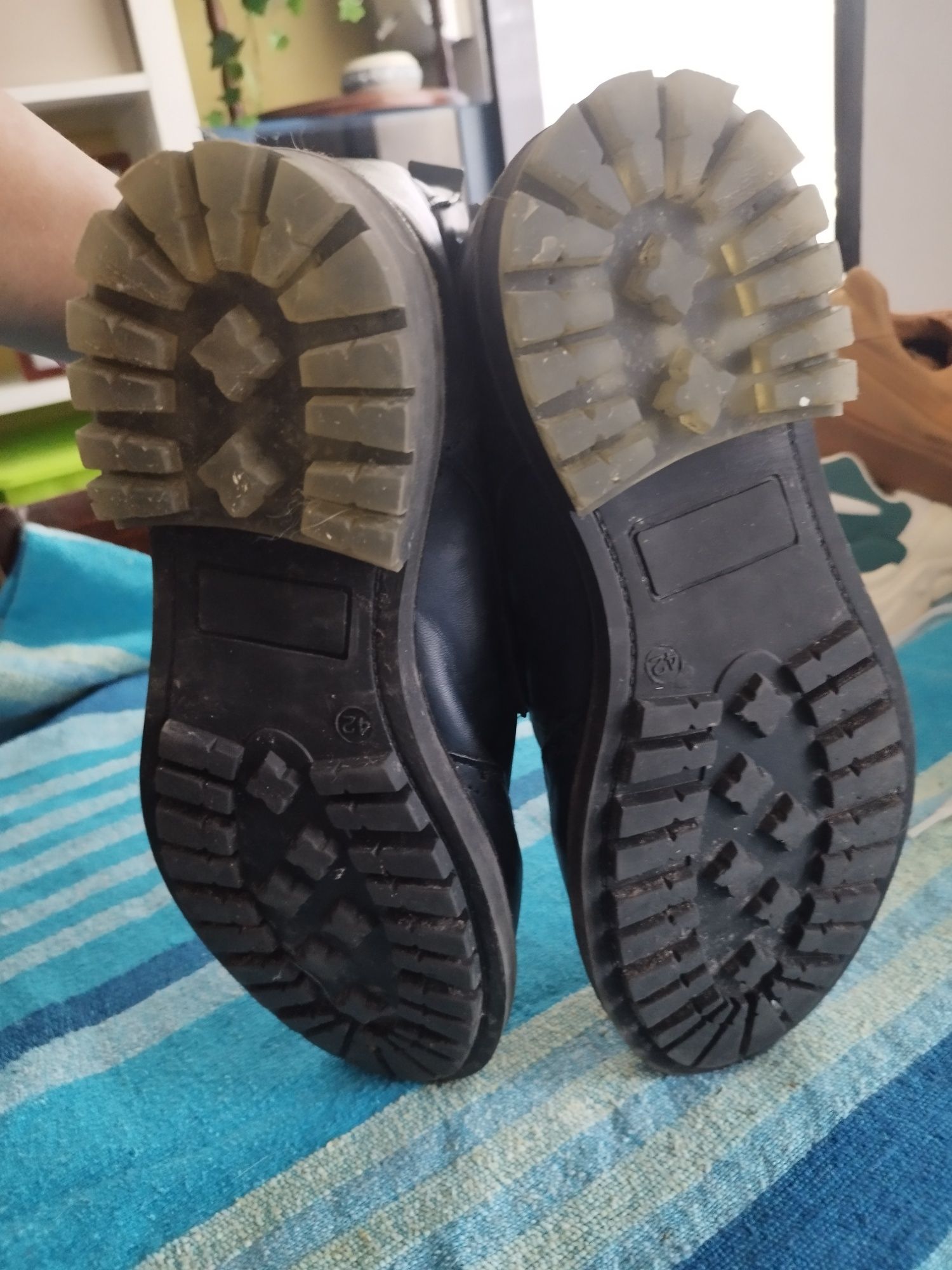 SALDOS Botas número 42/ 20 euros os 2 pares
