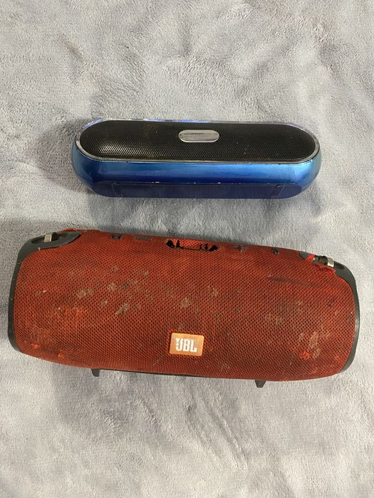 Две колонки JBL и DIVOOM