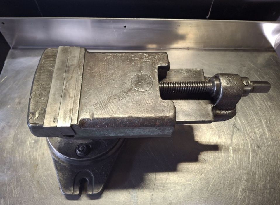 Imadło maszynowe uchylne obrotowe 150 wiertarka
35kg wiertarka frezar