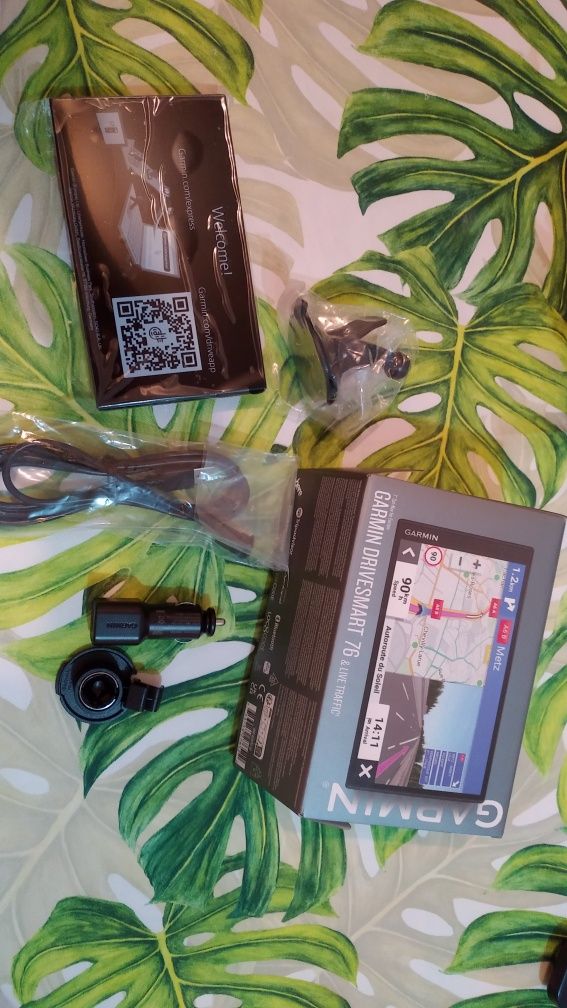 Vendo Garmin Drivesmart 76 & live traffic ( GPS para carro)