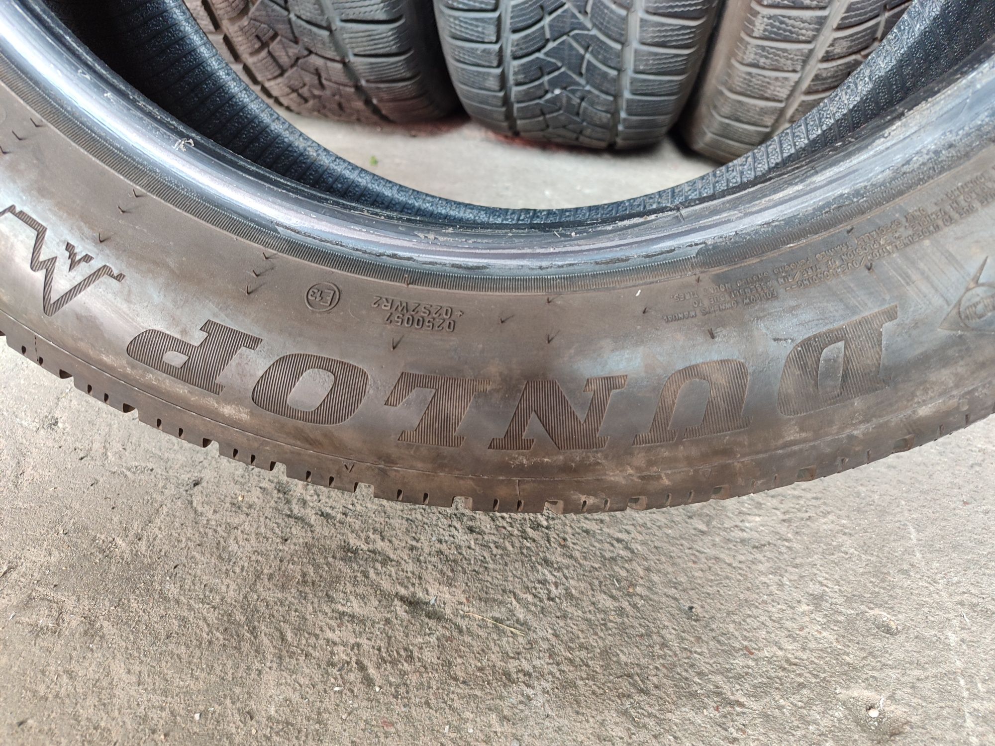 Резина зима 235.55.19 dunlop пара