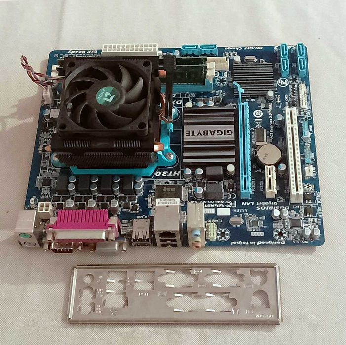 Płyta główna Gigabyte GA-78LMT-S2PT / AMD FX-4130 3.8 GHz / 8 GB RAM