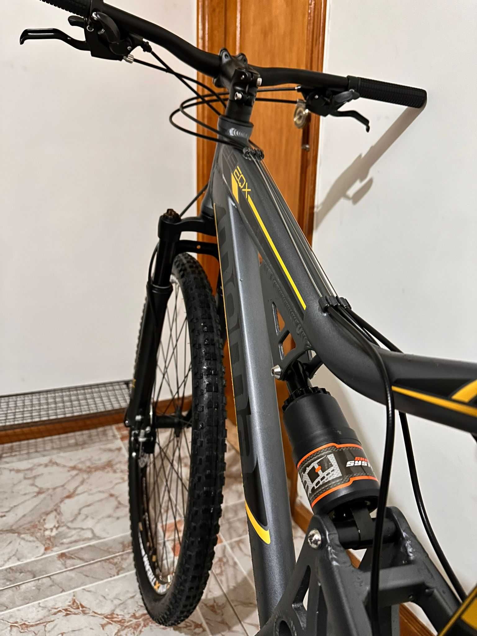 Bicicleta Moma aro 29 shimano