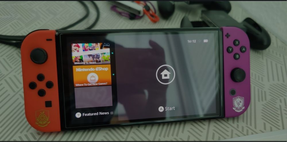 Nintendo Switch OLED Edição Pokémon + Comando Anima