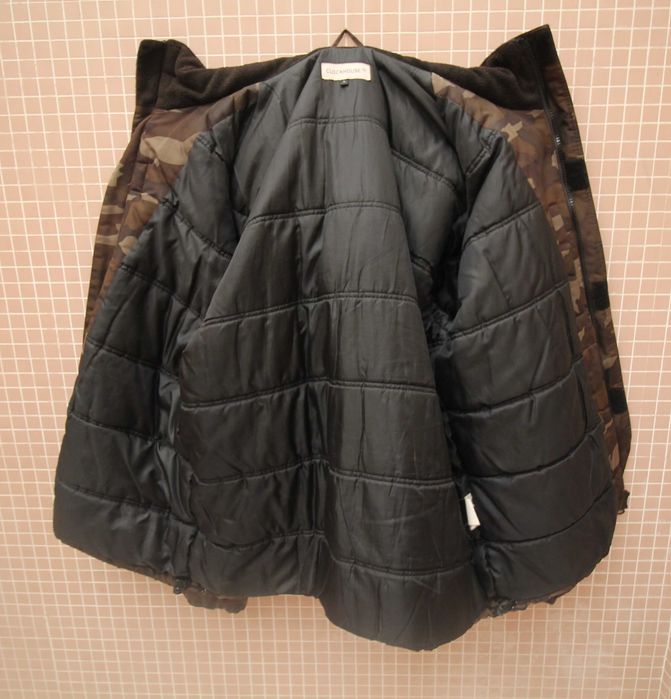 casaco/parka camuflada c/ forro acolchoado  c/ capuzc/pelo