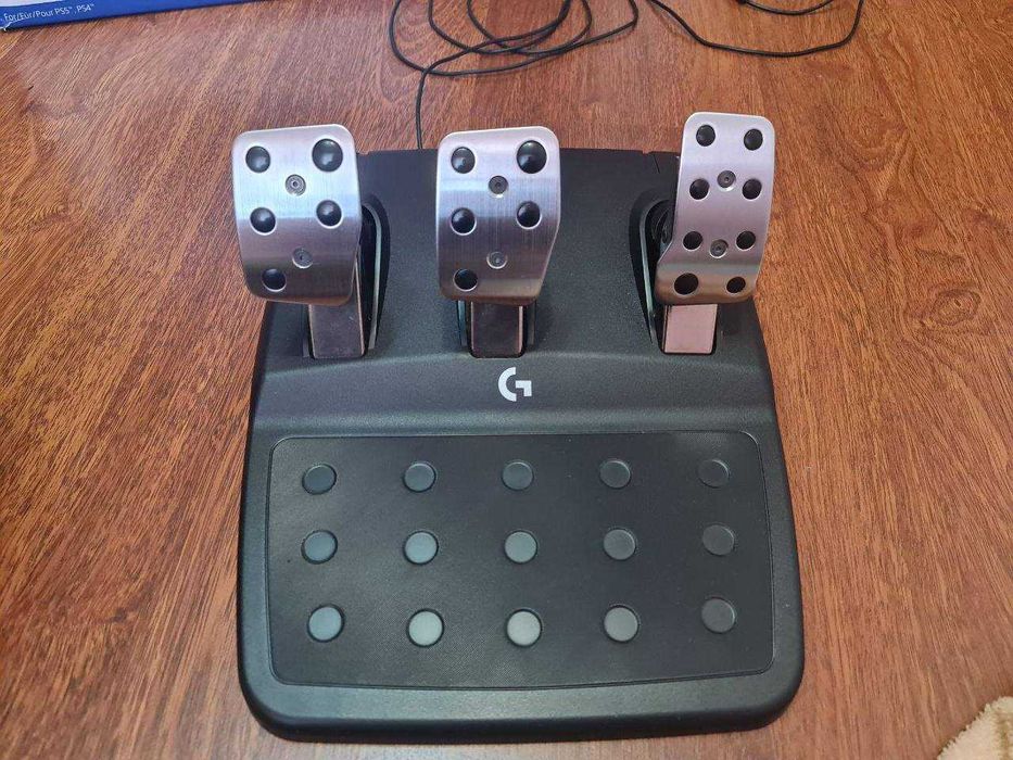 Ігрове кермо та педалі Logitech g923