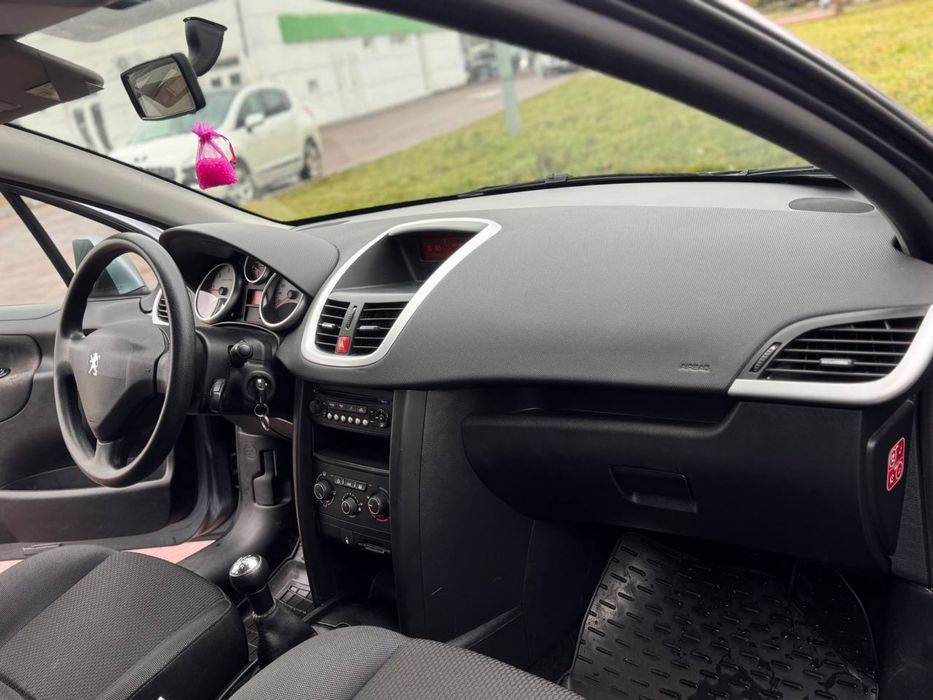 Peugeot 207sw 2010 року