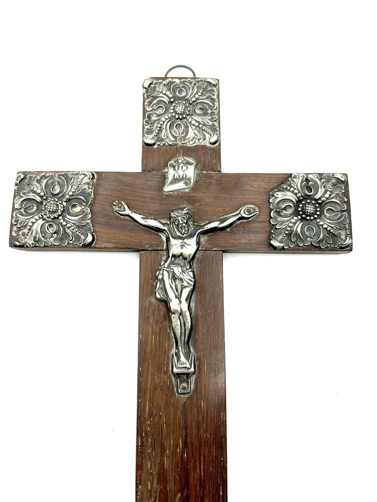 Cruxifixo em prata e pau santo antigo