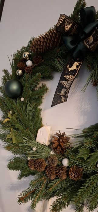 Wianek świąteczny na drzwi