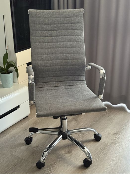 Fotel biurowy szary
