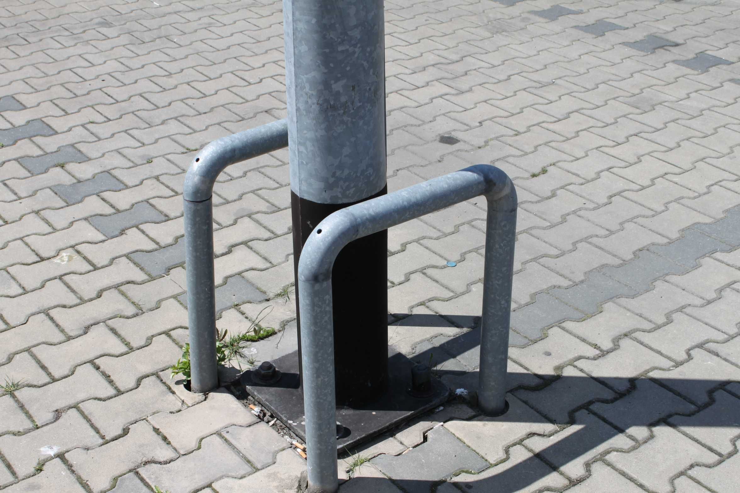 Słupek chodnikowy parkingowy słup stalowy blokujący wjazd bariera stal