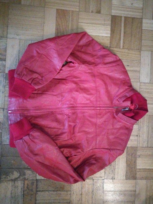 Casacos em pele em estado de novo