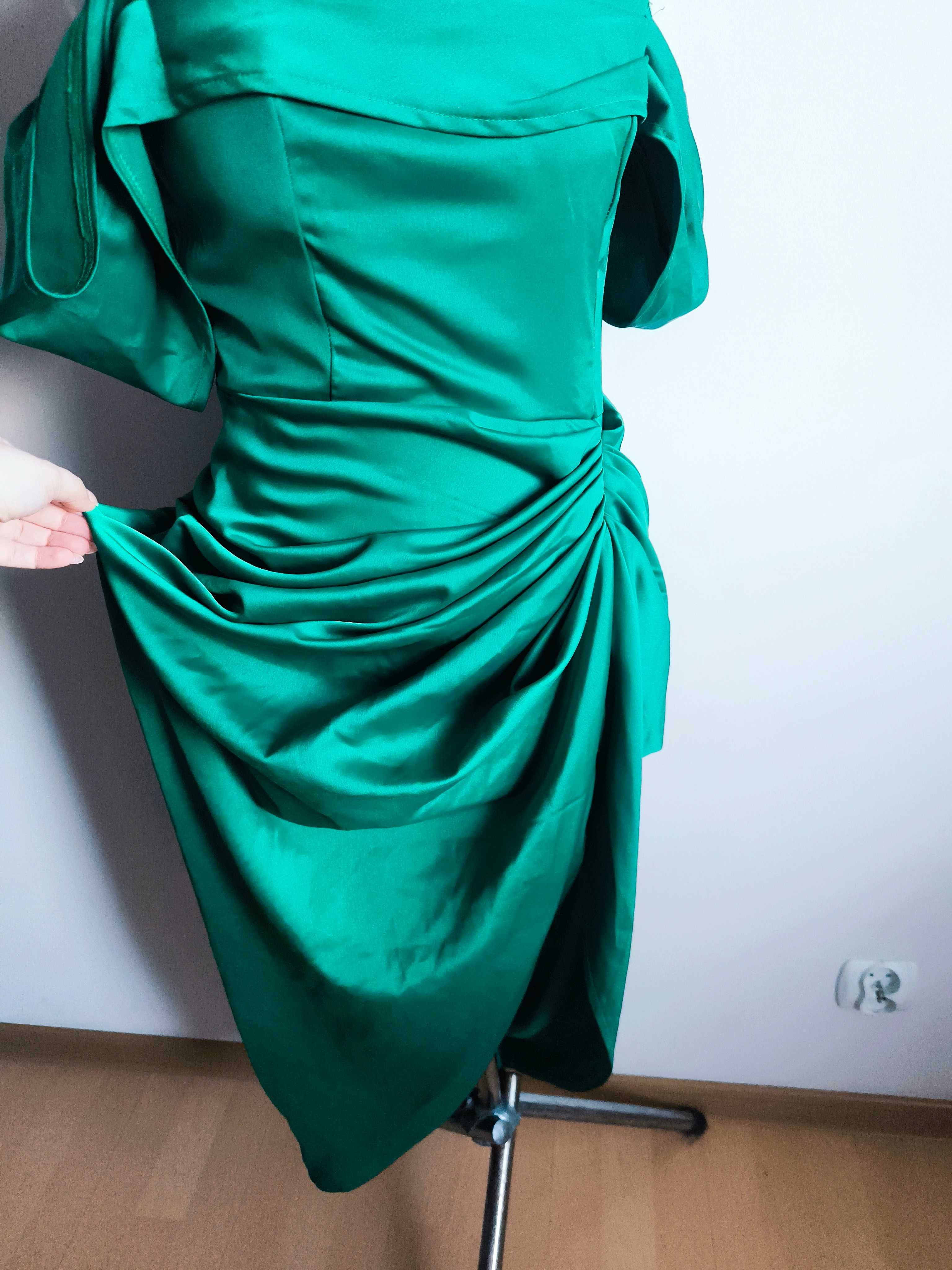 Elegancka sukienka PrettyLittleThing w szmaragdowej zieleni –  M (38)