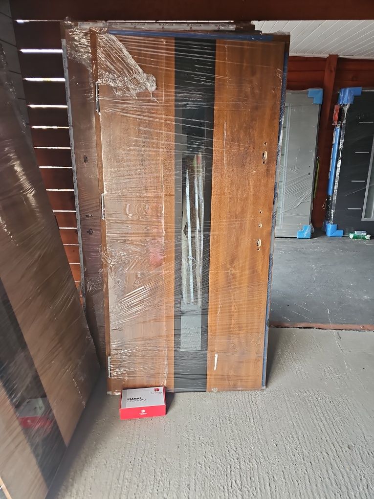 Drzwi zewnętrzne nowe 90 x 206