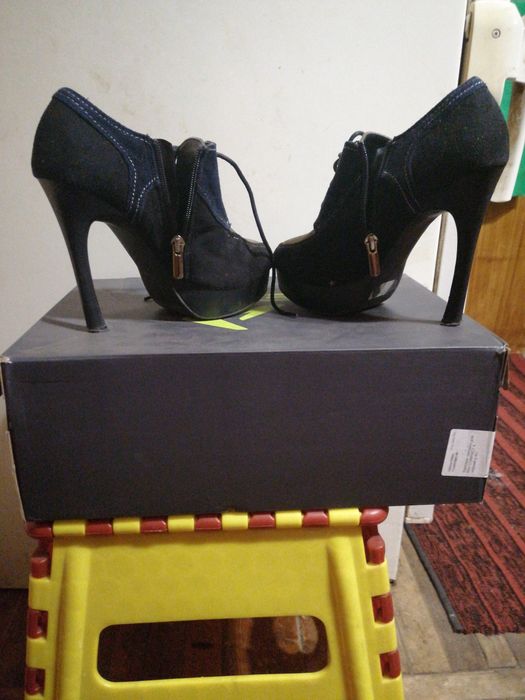 Полусапожки женские руки на шпильке!