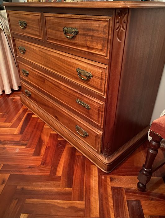 Móvel camiseiro mogno