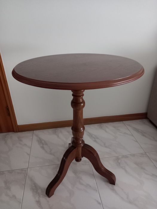 Vários móveis em madeira de castanho,  maciça