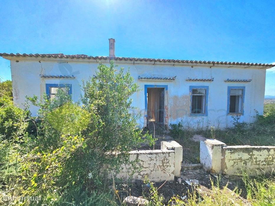 Quinta, com urbano de 312 m2. com possibilidade para construção de ...